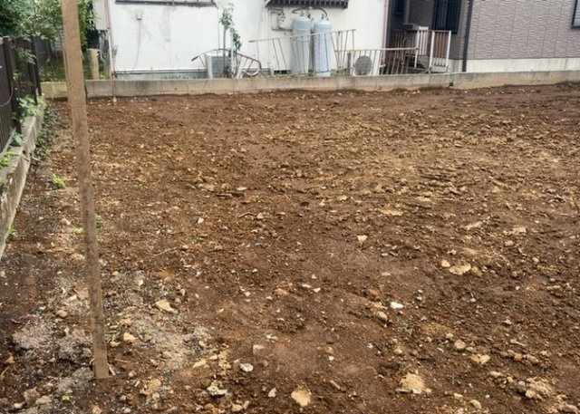 土地の形が極端に長細かったり、狭小地、あるいは道路との高低差がある傾斜地だった場合、後々売ろうとしても買い手がつかない場合もあります。後々、売却することになった時に価値の下がらない土地を選びましょう。