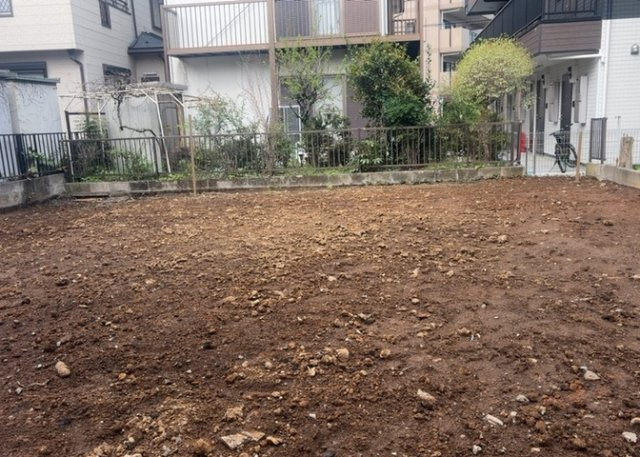 土地を買う際、住む地域の自治体や福祉の補助制度にも注目してみましょう。子供や老人の医療補助やゴミ出しのルールなど、自治体によってルールに大きな違いがあるため、暮らしやすい土地で判断するとよいでしょう。