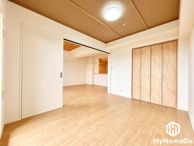 リビングの横に隣接している為、開放感がある空間です。