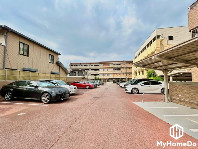 駐車場あり。空き状況につきましてはお気軽に弊社までお問い合わせください。