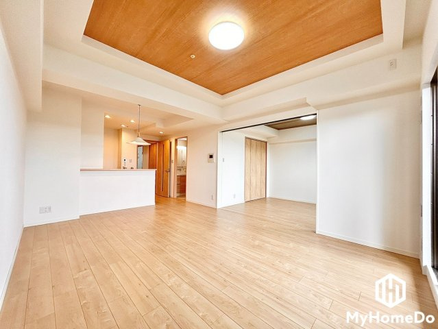 スタイリッシュなデザインと機能性を兼ね備えたリビングで、上質な暮らしを実現