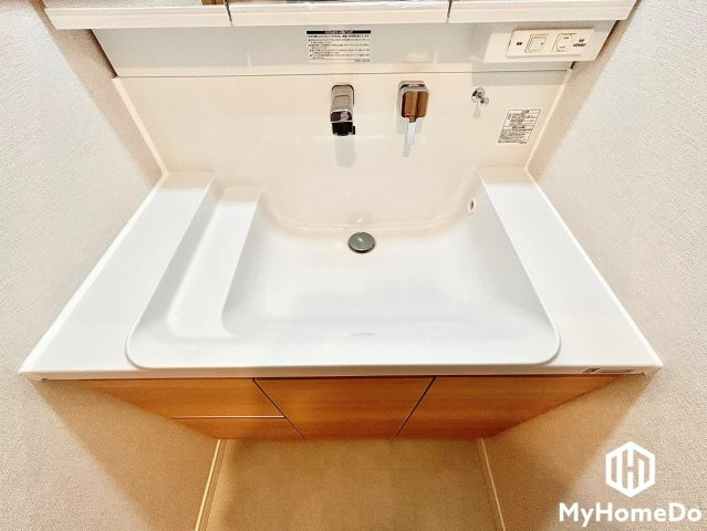 洗面ボウルが広めなので、忙しい朝でも身支度がしやすく時短になります。