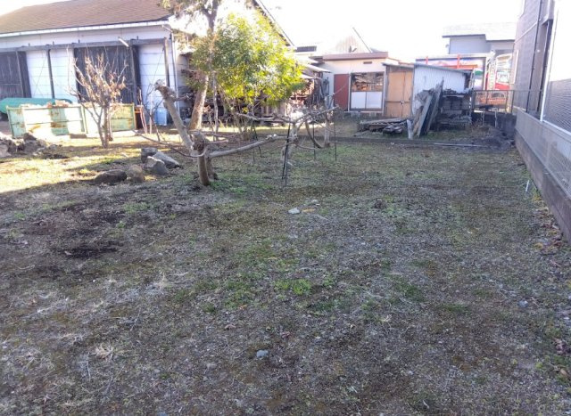 スーパー、コンビニまで約3分。お仕事帰りや深夜のお買い物にも便利ですね。　