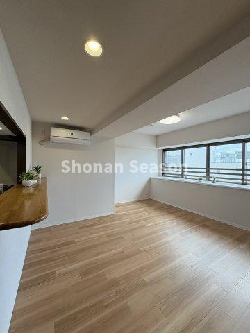 地上14階建て6階部分！陽当たり・風通りも良好な南向き角住戸！！　　プライバシーが守れる住み心地も快適なお部屋です♪　