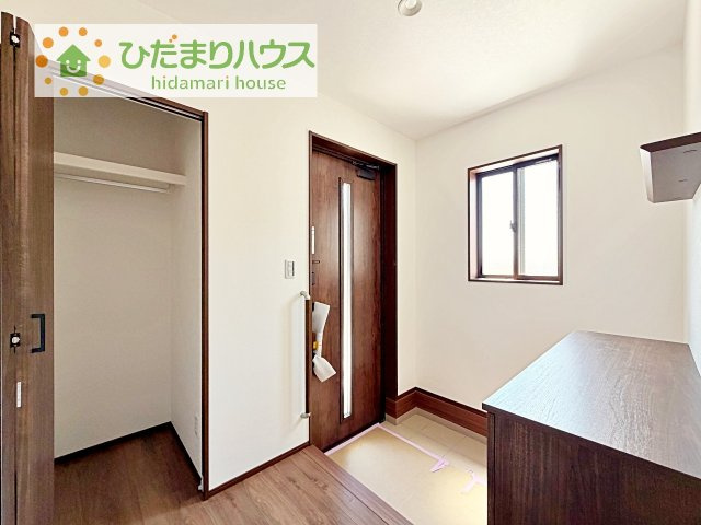 玄関が広いので親子で並んで仲良く靴が履けますね(^^)/