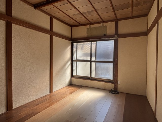 明るい洋室です