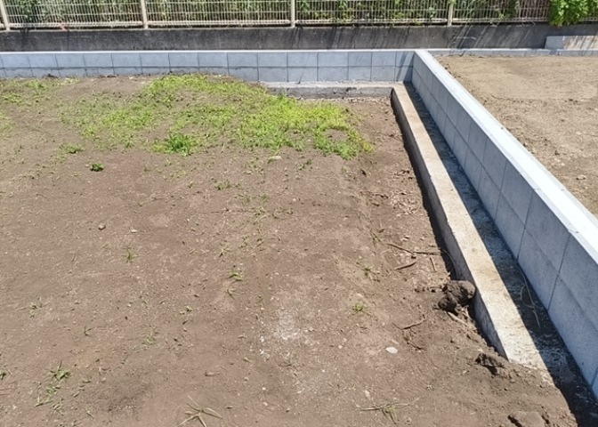 土地の形が極端に長細かったり、狭小地、あるいは道路との高低差がある傾斜地だった場合、後々売ろうとしても買い手がつかない場合もあります。後々、売却することになった時に価値の下がらない土地を選びましょう。
