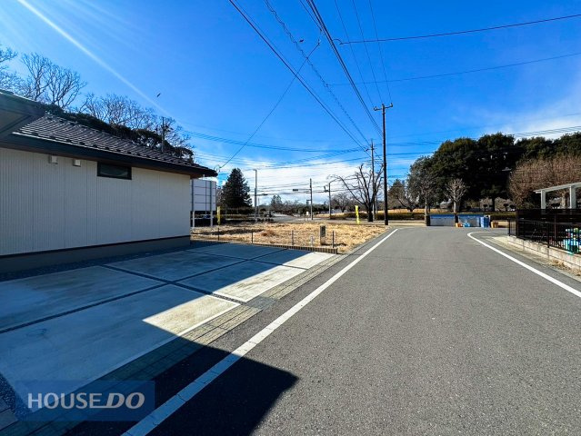 駐車や切り返しも楽々6ｍ道路です♪周辺環境は大切な要素ですので、道幅や駐車など、現地でしっかりとご説明させていただきます。