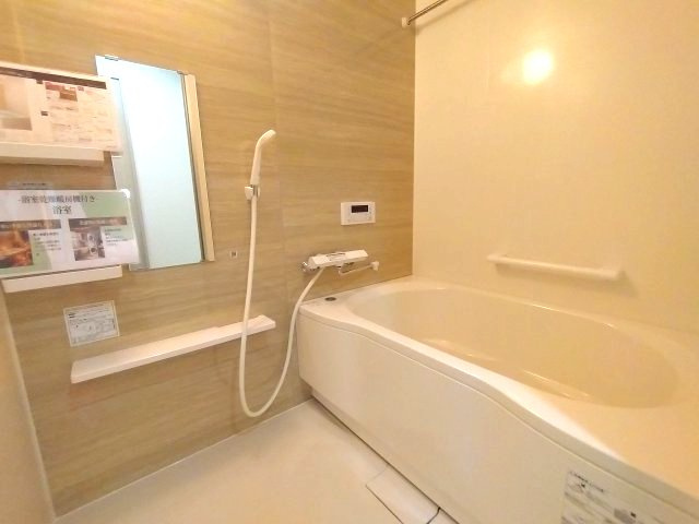 足を伸ばしてリラックスできるゆったりとした浴槽です！