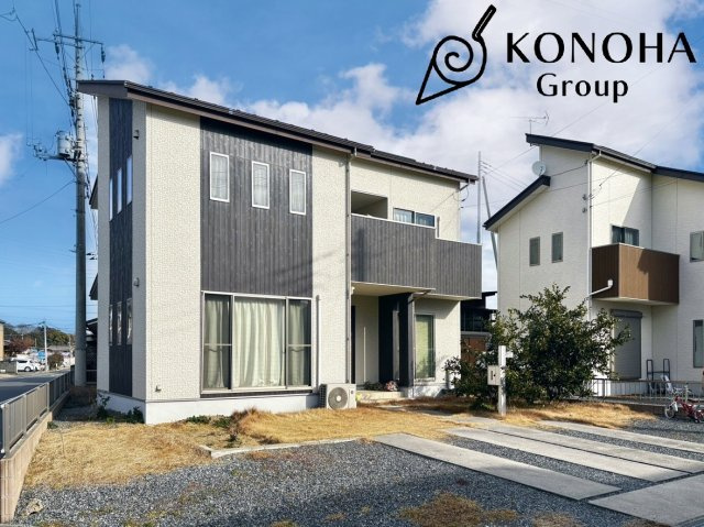 ■外観｜広々とした駐車スペースで楽々駐車可能！お買い物後もスムーズにお荷物を運べます♪