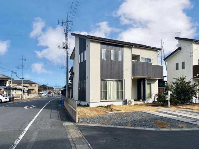 ■外観｜特徴のある個性的な住まいと美しい街並み、そして住みやすい環境を、ぜひ現地でご覧になりませんか。お気軽にお問合せください(^^)　