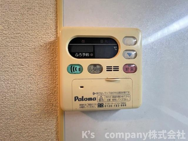 ボタン一つでお風呂が沸かせる追い焚き機能付き☆