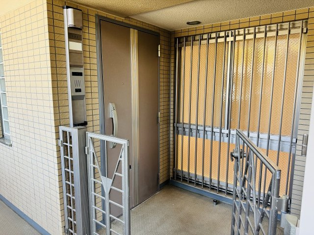 ～独立性の高い玄関ポーチ付き～