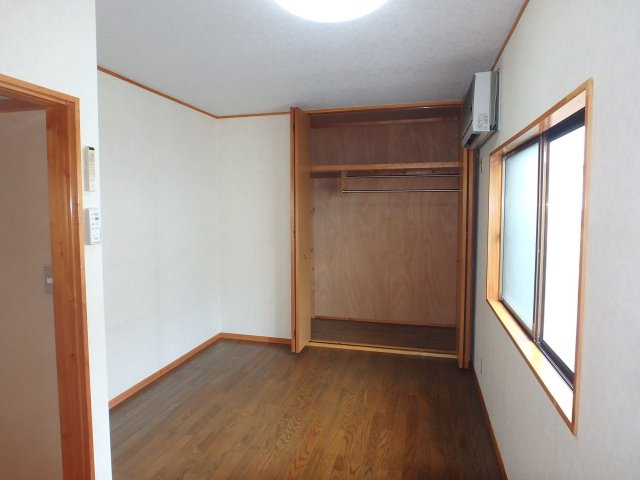 2F洋室の広いクローゼット