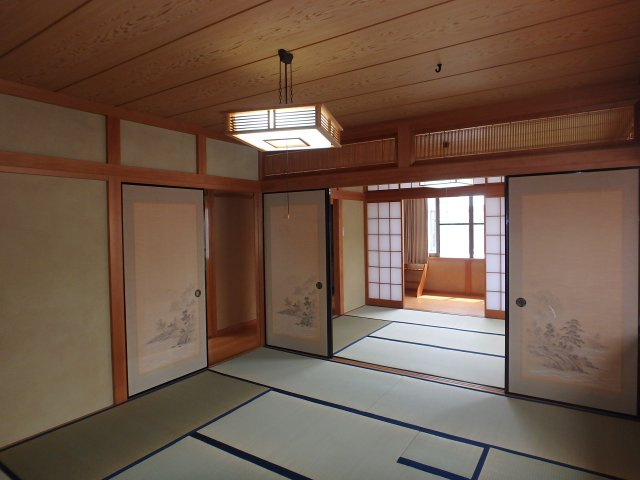 2Fの和室は続き和室で広く使えます