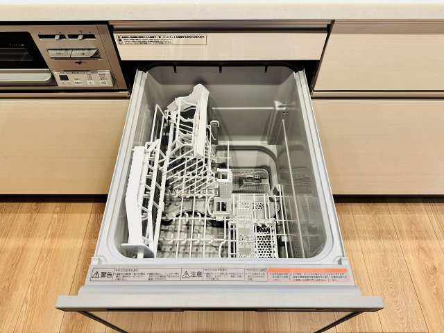 ～食洗機付き　食事後の食器洗いはお任せ、家族でゆっくりとくつろげます～