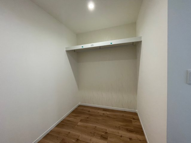 ウォークインクロゼットで満足の収納力