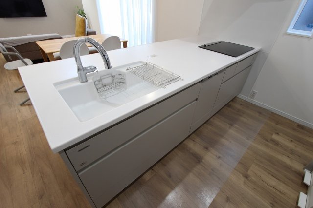 ご家族を近くに感じられる対面キッチン