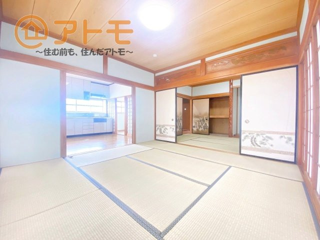 収納たっぷりで、お部屋の方片付けもスッキリです♪