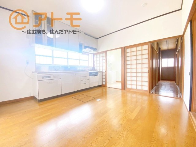 家族団らんのイメージは、リビングを思い浮かべませんか？リビングこそ広々としたお部屋が良いですね♪