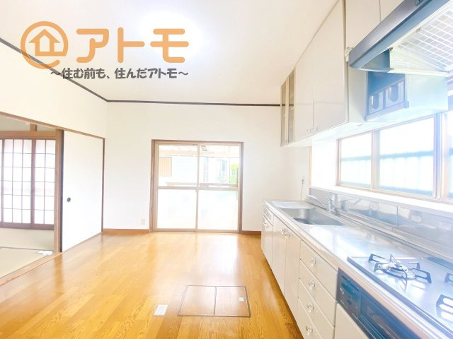家具の配置でゾーニングが可能です♪