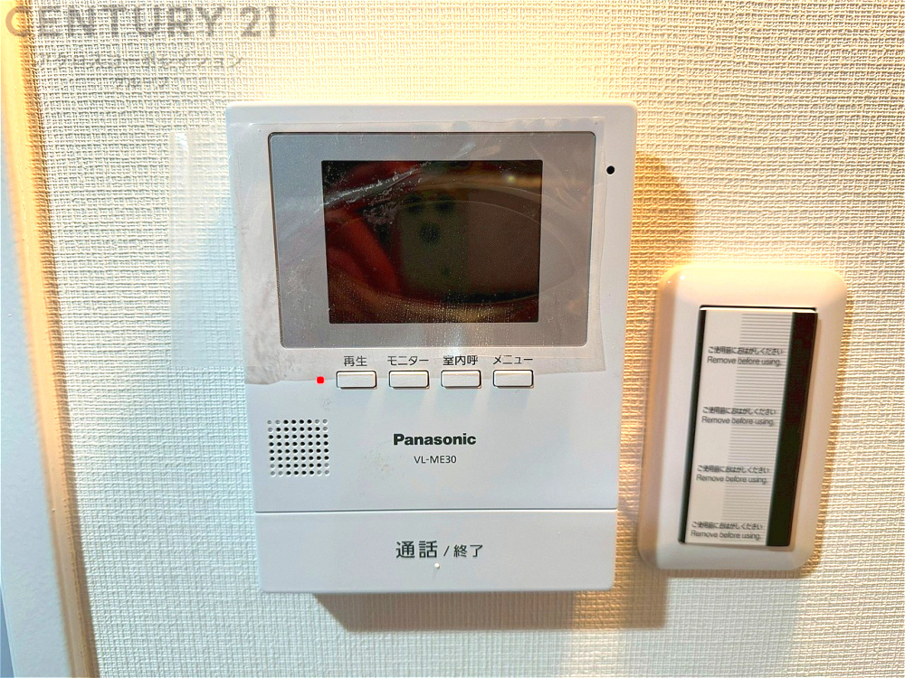 訪問者が来たときにテレビ画面で確認できるため、安心してドアを開けられます。録画機能があるものもあり、留守中に来訪者を記録しておくことができます。利便性が高く、セキュリティ面でも安心です。