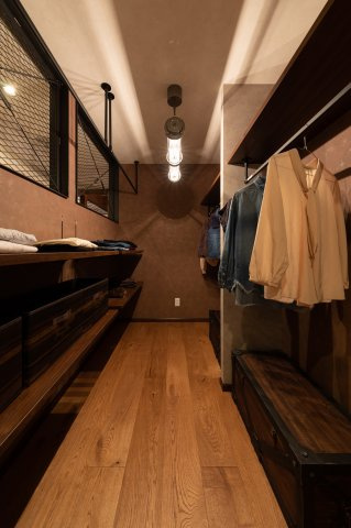■WIC｜お洋服はもちろん、使う頻度の少ない家具や小物・場所を取りがちな旅行用のスーツケースなどもしまえます。また、厚手のコートをしまっても充分な広さを堪能できるプランです♪