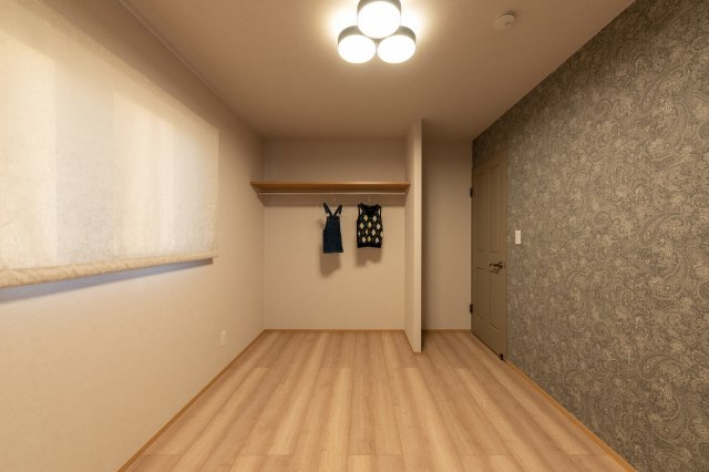 ■洋室｜各居室には収納をご用意しています♪常にお部屋を綺麗に保てます！小さなお子様も自然とお片付けができるようになるのでうれしいですよね！