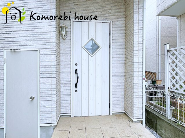 収納もある玄関です