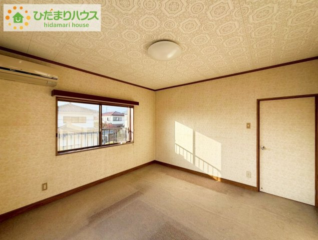 天井の高い主寝室。ゆっくりと過ごせる大人のくつろぎ空間！