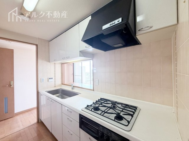 家事の合間も家族とのコミュニケーション弾むカウンターキッチン！