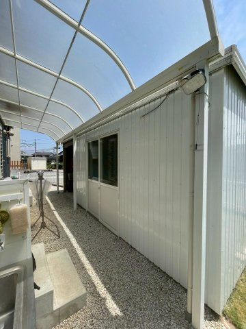 敷地内に設けられた屋外スペースで、植栽や家庭菜園など多目的に利用可能