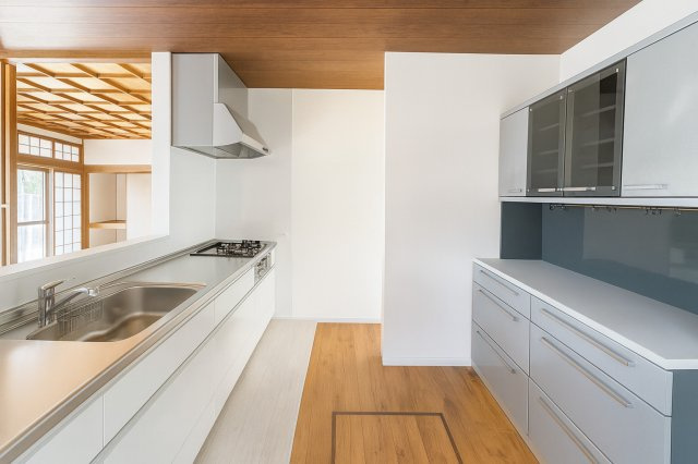 床下収納や食品庫とまとめ買い派にうれしいキッチン