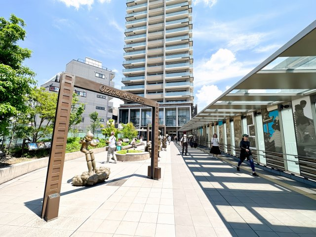 西武池袋線『大泉学園駅』まで徒歩24分　駅前は開発が進み商業施設が充実しております　(バス利用可)
