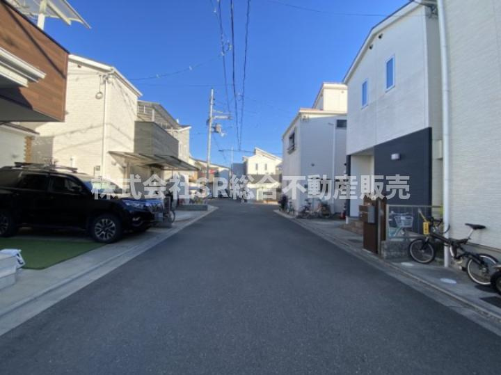 分譲地内の為、閑静な住宅街です。