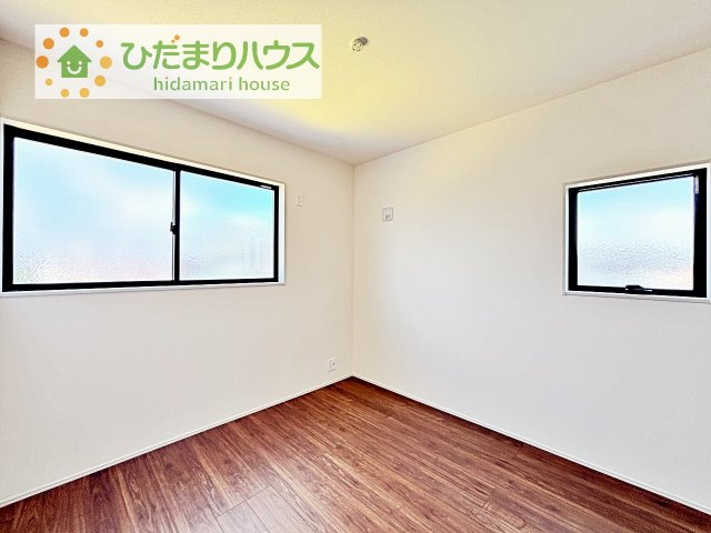 お掃除しやすく、清潔感を保てるのでダニも発生しにくいフローリング♪