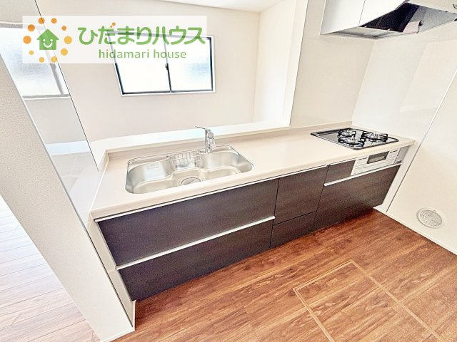料理をしながらでも、ご家族との会話を楽しめる対面式キッチン♪