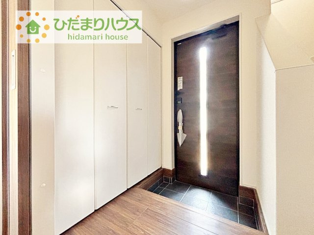 スニーカーマニアも納得の天井まであるシューズボックス!(^^)!