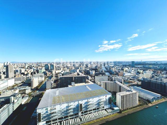 手を伸ばせば、ふれることが出来そうな環境が、そのままインテリアになったような印象です。その豊かな眺望にふさわしい空間には、通風・採光にも優れ、心地よい光と風があふれています