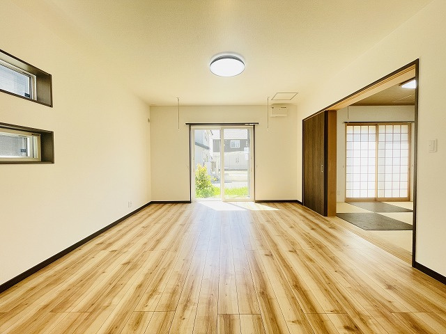 晴れた日は自然光でも十分な明るさです♪