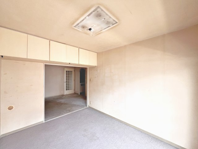 広々とした洋室です