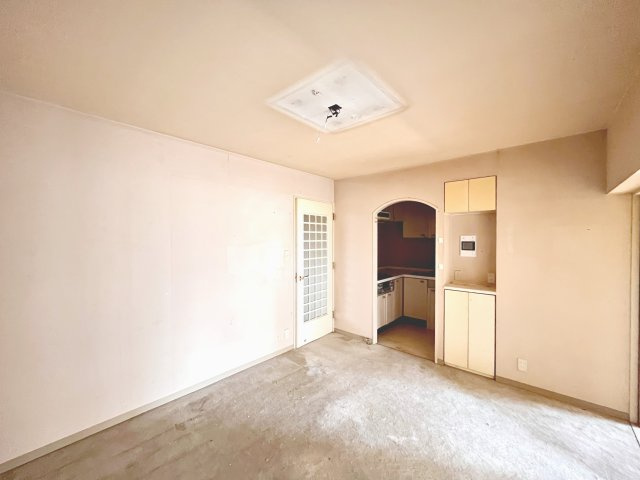 こちらの居間で趣味の時間をお楽しみください