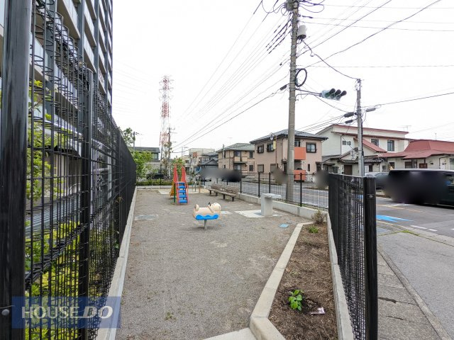 スーパーまで徒歩約6分☆小中学校が1ｋｍ圏内でお子様の通学も安心☆