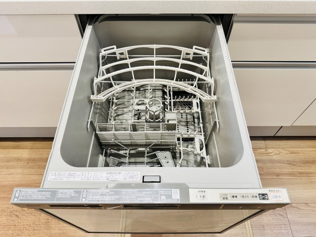 ～食洗機付き　食事後の食器洗いはお任せ、家族でゆっくりとくつろげます～