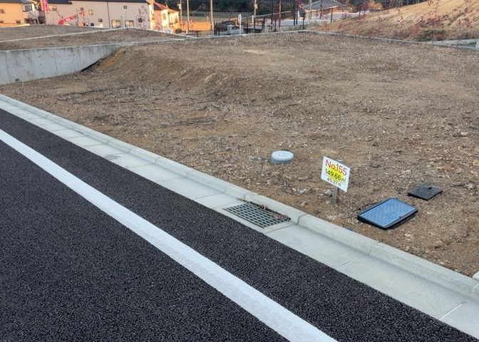 物件の詳細については、現地を見てわかること以外に、役所や法務局などで調べないとわからないことがあります。そのため、現地に行く場合は、もしこの物件を買ったらどのような生活ができるかをイメージしましょう。