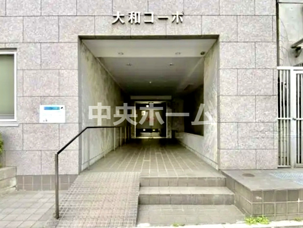 【エントランス】マンションのエントランスは、その物件の印象を決める、顔とも言える場所です。毎日通る場所ですからきれいなのが一番です。