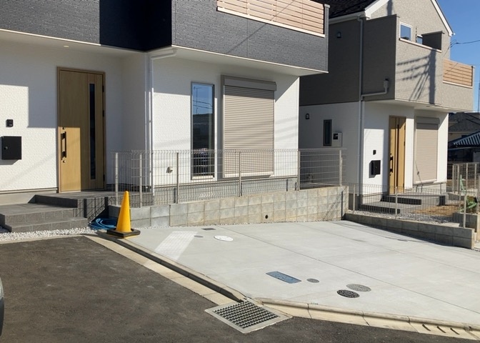 木造住宅とは土台、壁、柱など建築物の強度を支える構造体の材に木が使用されている構造を指します。構造体は建物の自重を支えるだけではなく風圧や水圧、積裁荷重などあらゆる衝撃に耐えるための基礎です。