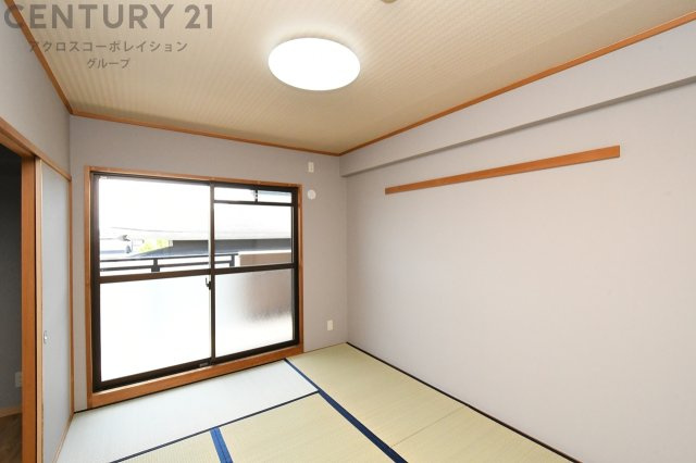 寝室…リラックスできるプライベート空間で、快適な睡眠をサポート。個人の好みに合わせたインテリアや寝具で心地良さを追求。プライベートな時間を過ごし、リフレッシュする場所におすすめです。
