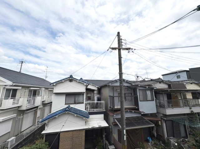 東側バルコニーからの東向きの眺望です。