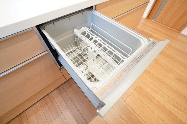 面倒な食器洗いもお任せ♪手洗い派の人も乾燥機としてご利用になれます。※類似物件の参考画像です。